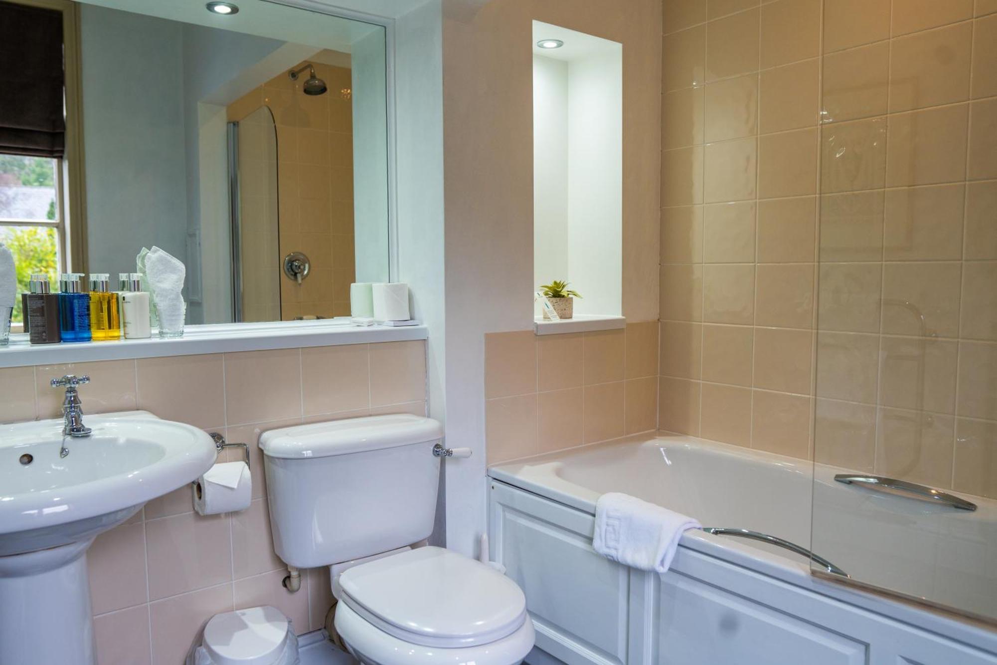 The Lake Country House Hotel & Spa Llangammarch Wells Esterno foto