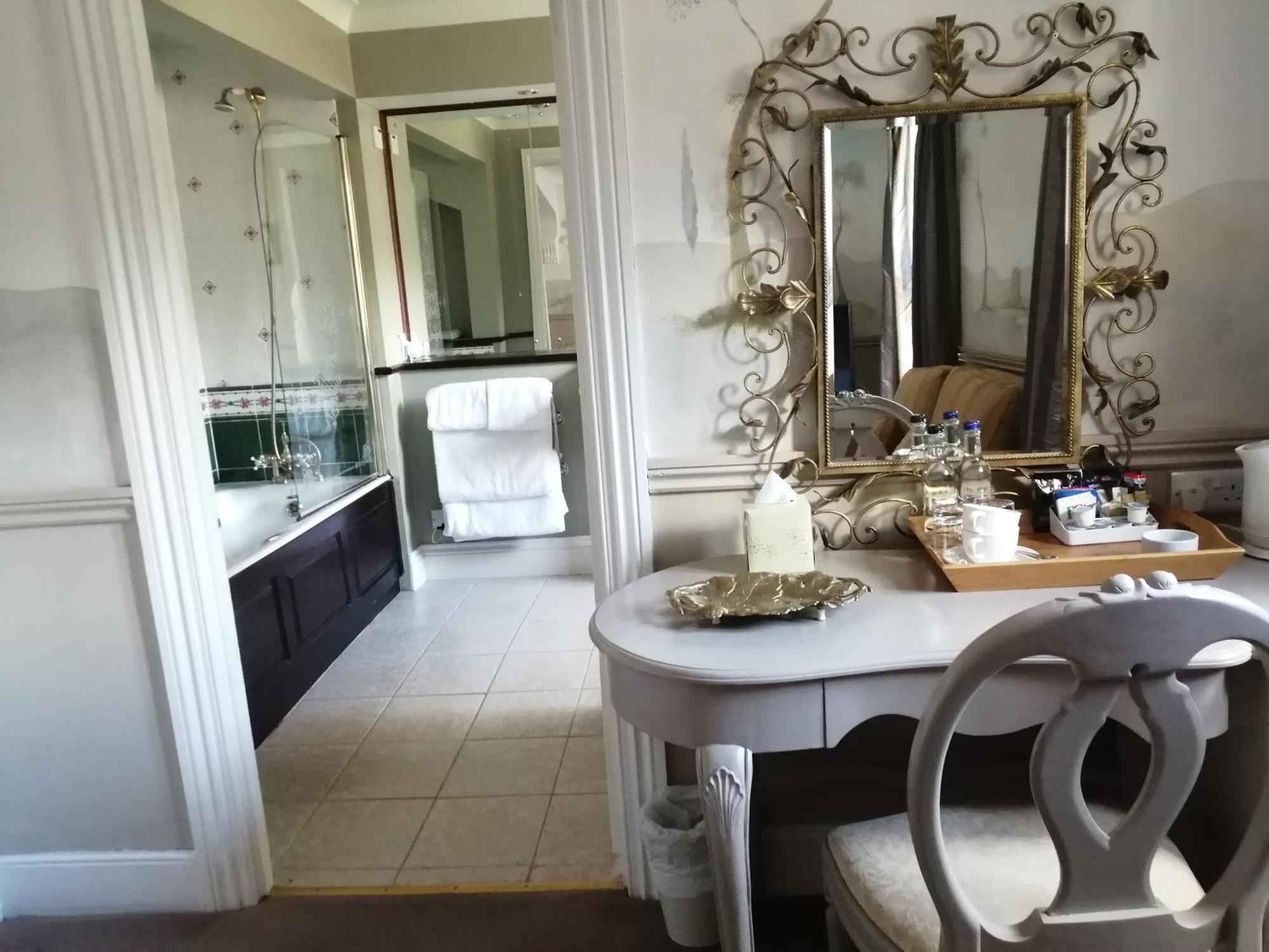 The Lake Country House Hotel & Spa Llangammarch Wells Esterno foto